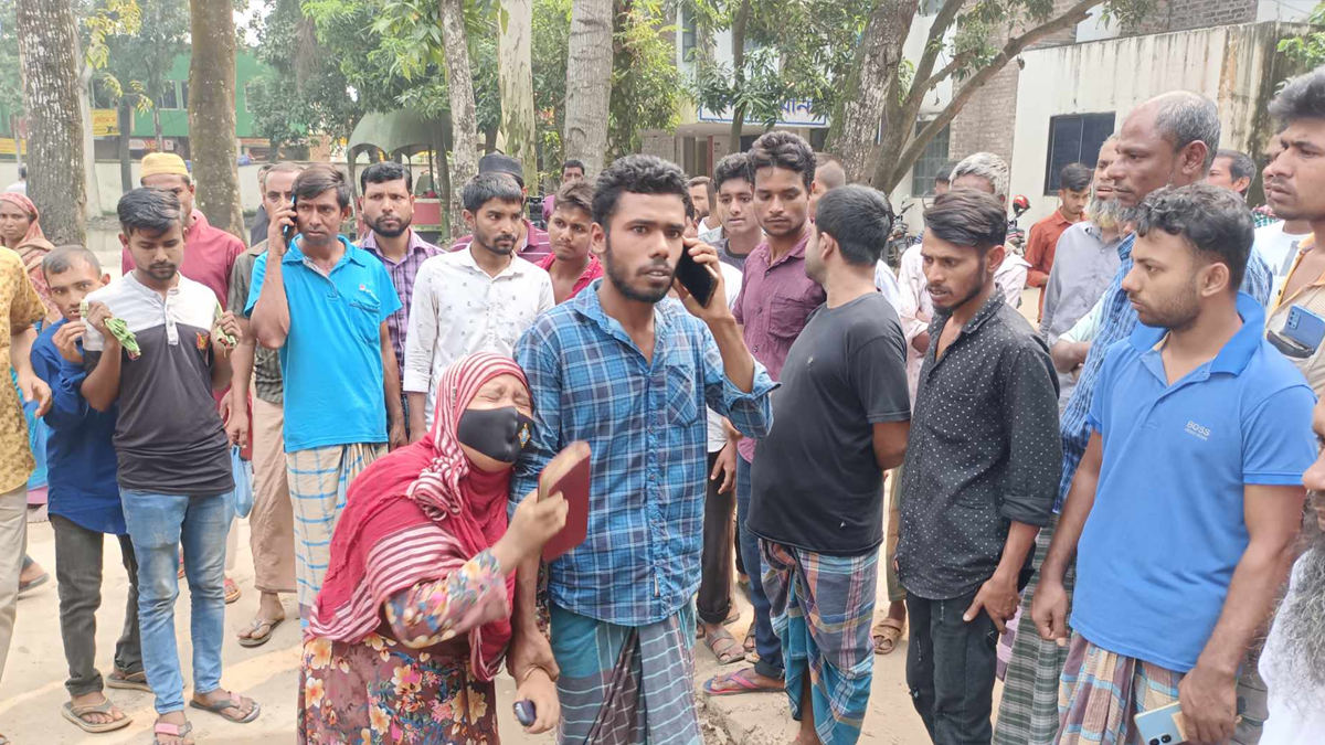 ত্রিশালে ৫ গার্মেন্টসকর্মীকে পিষে মারল বাস, আহত ৯