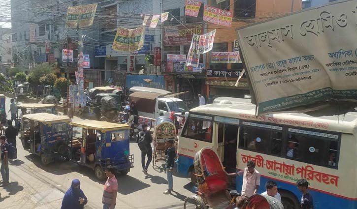 অবরোধের প্রভাব নেই চট্টগ্রামে, চলছে দূরপাল্লার বাস