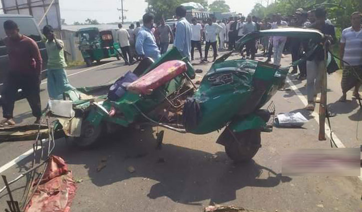 চট্টগ্রামে বাস-অটোরিকশার সংঘর্ষে নিহত ৭