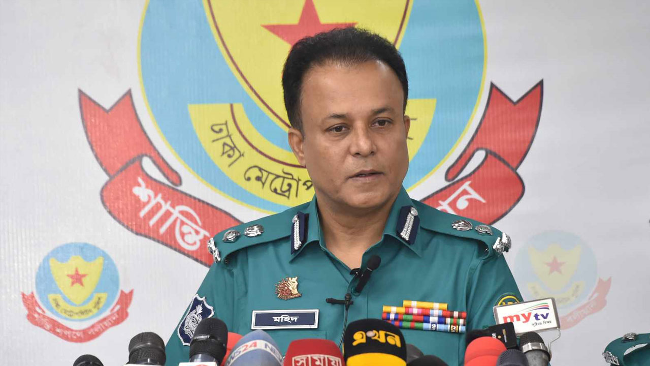 হরতাল-অবরোধে ঢাকায় এ পর্যন্ত ৬৪ বাসে অগ্নিসংযোগ-ভাঙচুর