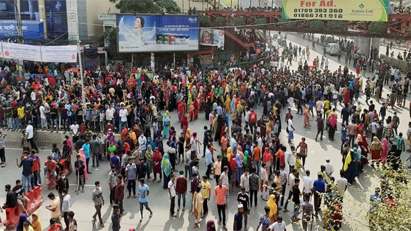 মিরপুরে আড়াই ঘণ্টা পর রাস্তা ছাড়লেন পোশাকশ্রমিকেরা