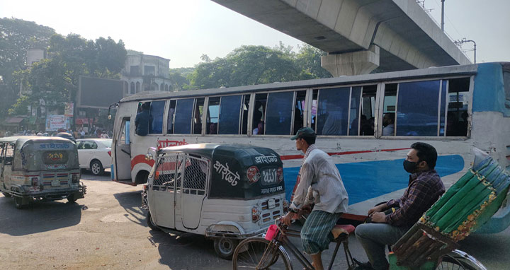 গাড়ি বেড়েছে শাহবাগ-সায়েন্সল্যাবে