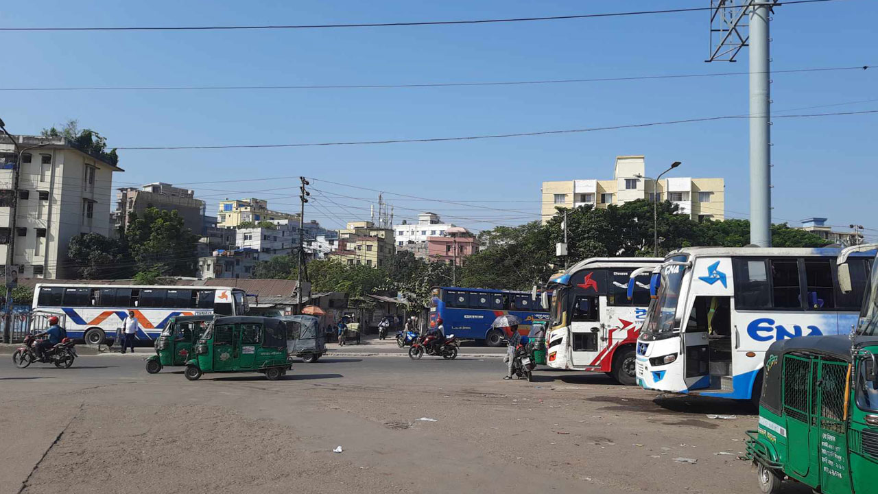 যাত্রীশূন্য মহাখালী বাসস্ট্যান্ড