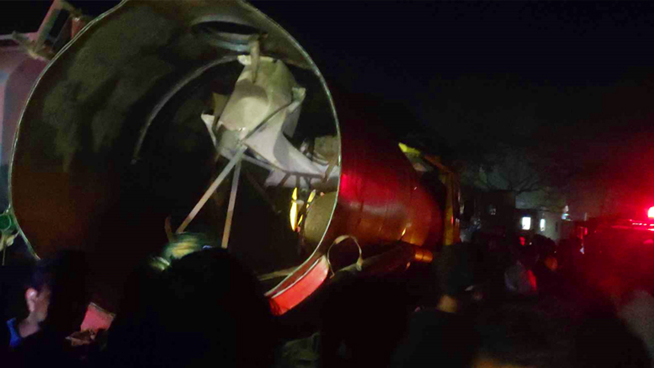 ট্যাংক লরি বিস্ফোরণে যুবকের মৃত্যু, আহত ২