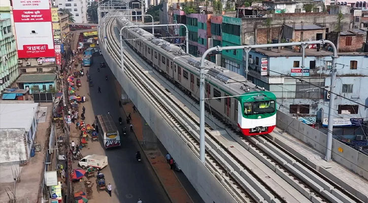 কর্তাদের লালফিতায় বন্দি মেট্রোর যাত্রীসেবা