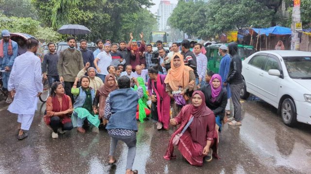 রিজভীর নেতৃত্বে মিছিল ও সড়ক অবরোধ