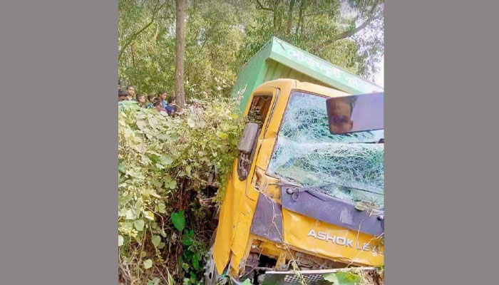 হবিগঞ্জে কাভার্ডভ্যান-অটোরিকশার সংঘর্ষে নিহত ৩
