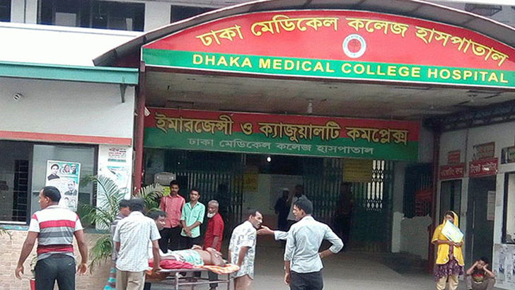 ট্রাক-কাভার্ড ভ‍্যানের মাঝে পড়ে হেলপারের মৃত্যু