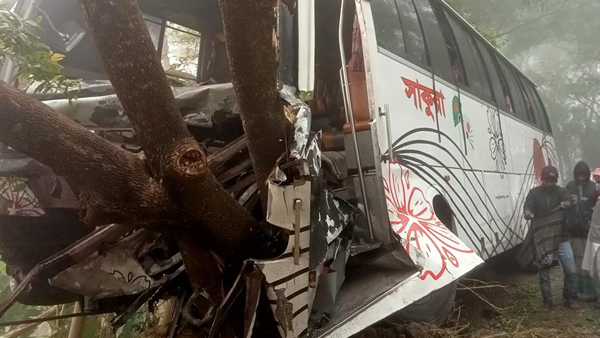 বরিশালে বাস ও ট্রলির সংঘর্ষে নিহত ২