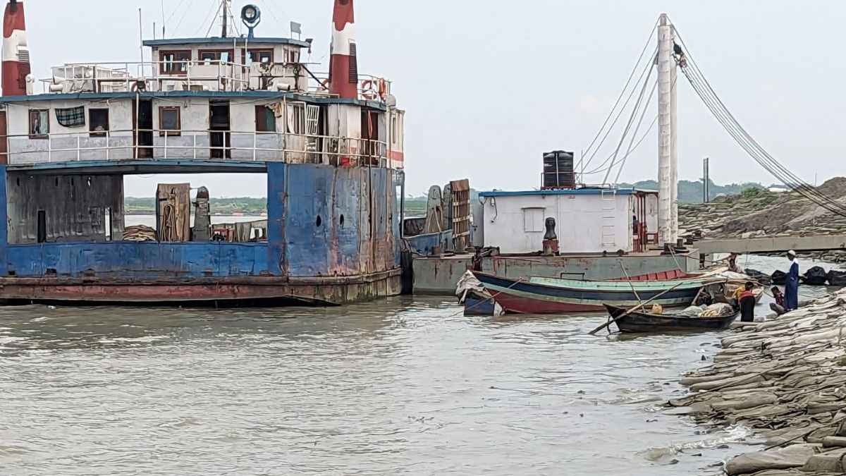 নরসিংহপুর-হরিণাঘাট নৌরুটে ফেরি চলাচল বন্ধ