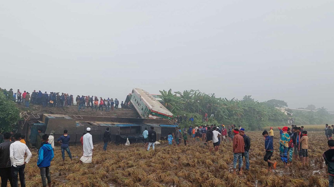গাজীপুরে ট্রেন দুর্ঘটনায় এখনো অবদি নিহত ১, আহত ১২