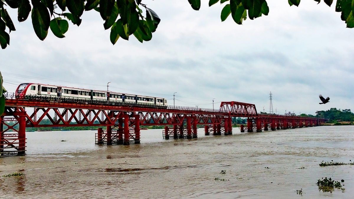 মার্চে কালুরঘাট সেতুতে যান চলাচলের প্রস্তুতি রেলওয়ের