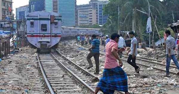 কাওরান বাজারে ট্রেনের ধাক্কায় শ্রমিকের মৃত্যু