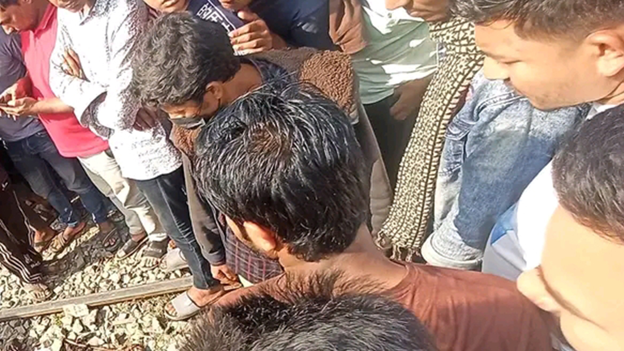 ট্রেনের ইঞ্জিনে কাটা পড়ে যুবকের মৃত্যু