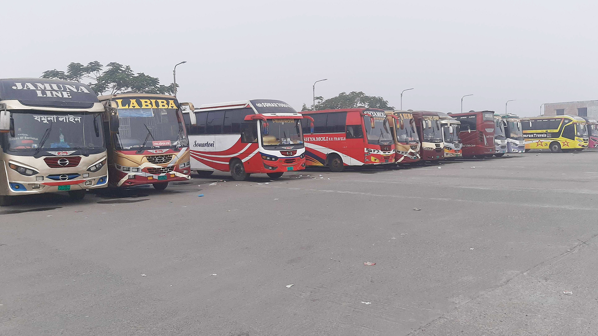 দ্বিতীয় দিনের বাস ধর্মঘটে অচল বরগুনা, ভোগান্তি