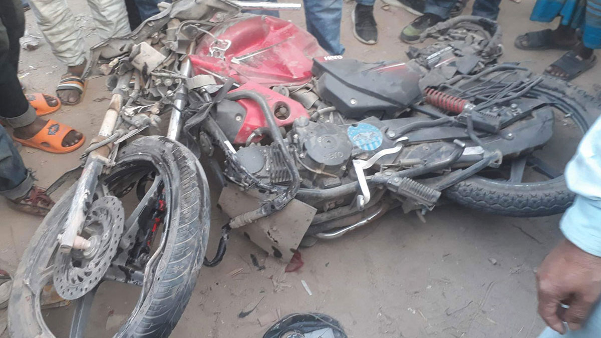 নসিমনের ধাক্কায় মোটরসাইকেল আরোহী বাবা-ছেলে নিহত