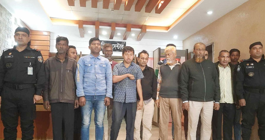 রেল ও সহজের কর্মকর্তা-কর্মচারীদের সহযোগিতায় টিকিট কালোবাজারি