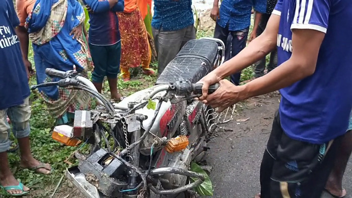 ঝিনাইদহে মোটরসাইকেল দুর্ঘটনায় প্রাণ গেল দুইজনের, আহত ২