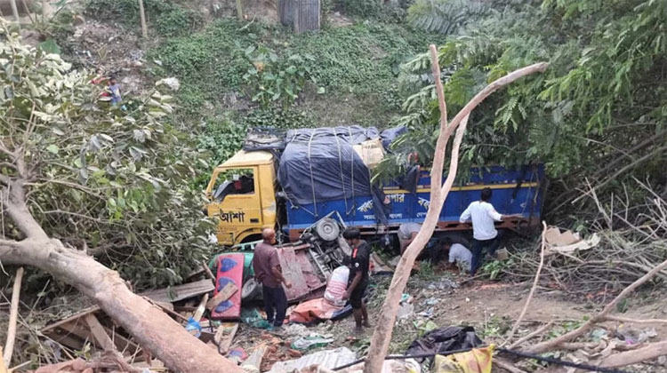সাত জেলায় সড়ক দুর্ঘটনায় ১১ জনের মৃত্যু