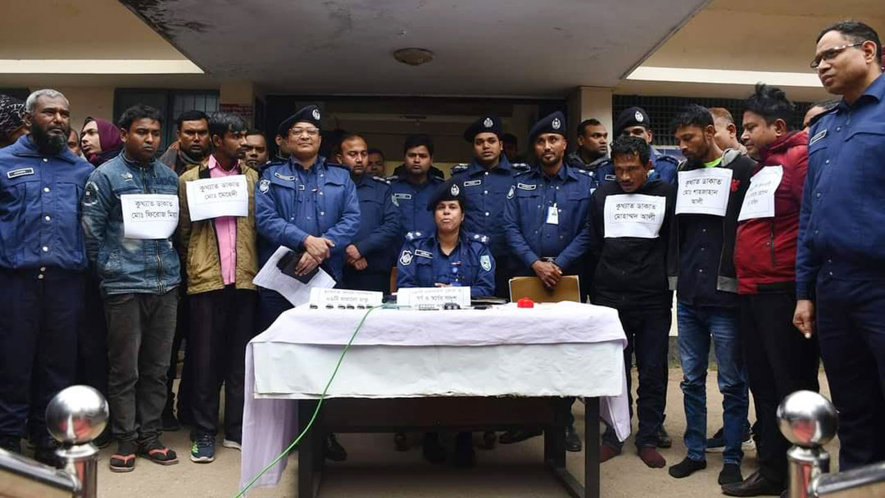 রংপুরে বাস ডাকাতির ঘটনায় আটক ৫