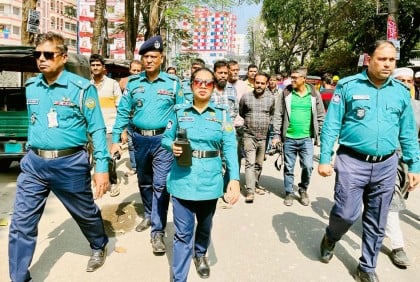 ফুটপাত অবৈধ দখলমুক্ত করলো ট্রাফিক বিভাগ
