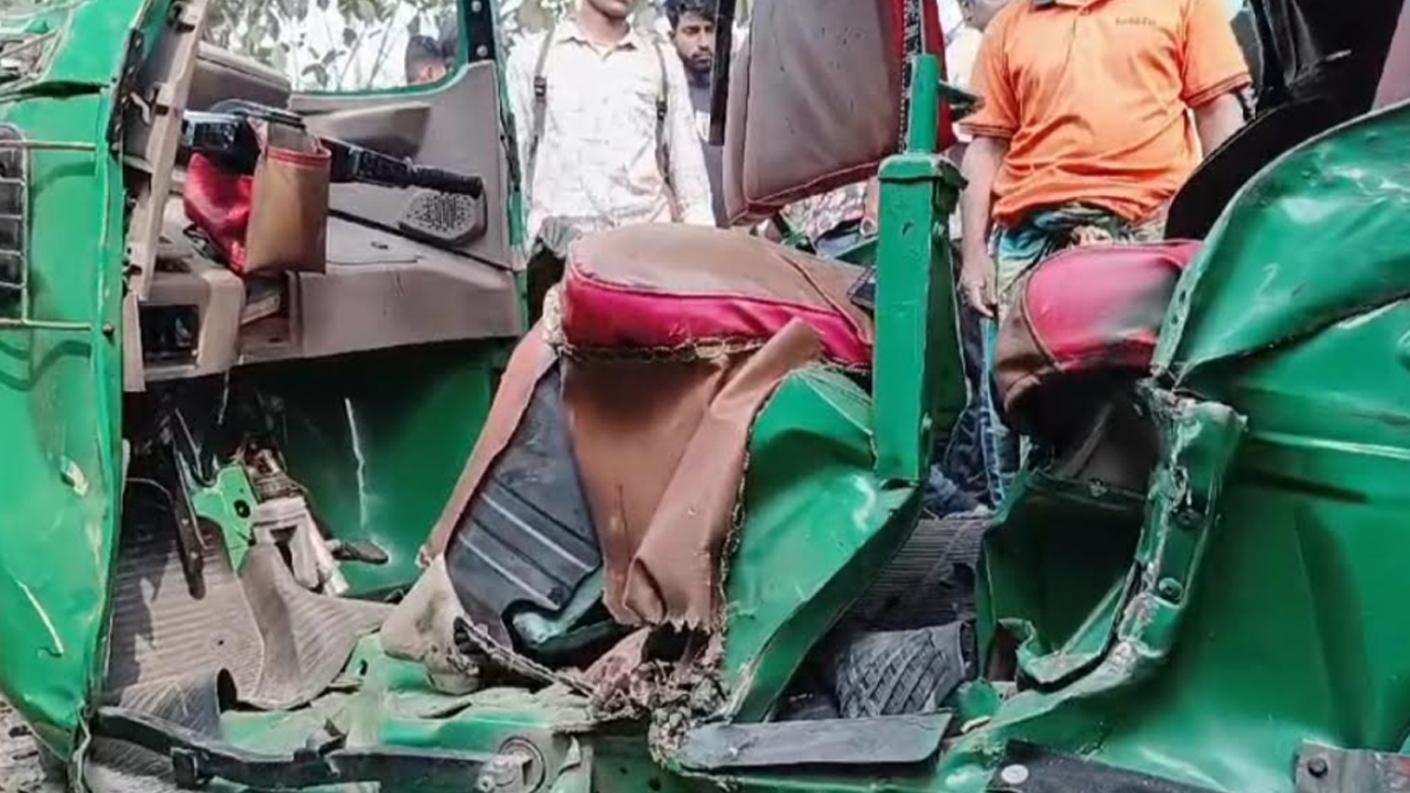 সিরাজগঞ্জে বাসচাপায় মা-মেয়ের করুণ মৃত্যু, আহত আরও ৪