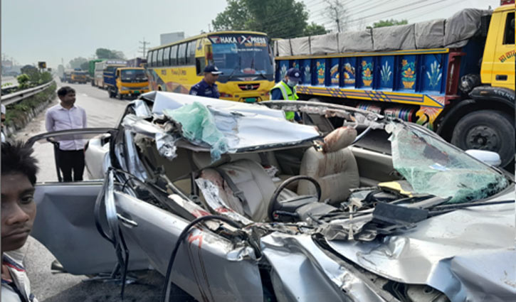 টাঙ্গাইলে কাভার্ডভ্যা‌নের পেছনে প্রাইভেটকারের ধাক্কা, নিহত ২