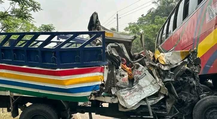 বাস-পিকআপ সংঘর্ষে ১৫ জন নিহতের ঘটনায় বাসচালক গ্রেপ্তার