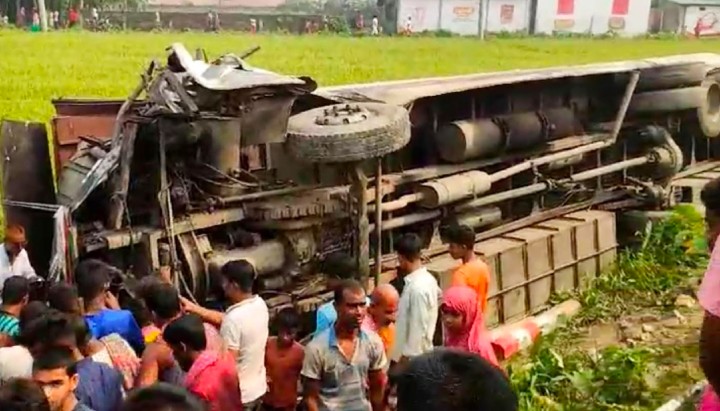 ময়মনসিংহে দুই বাসের সংঘর্ষে নিহত ২