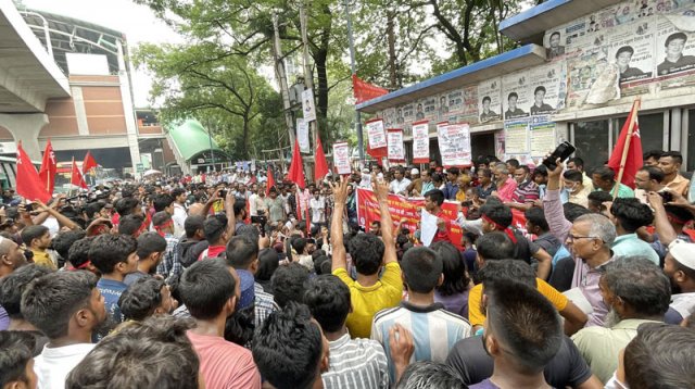২৭ মে সারা দেশে আন্দোলনের হুঁশিয়ারি অটোরিকশাচালকদের
