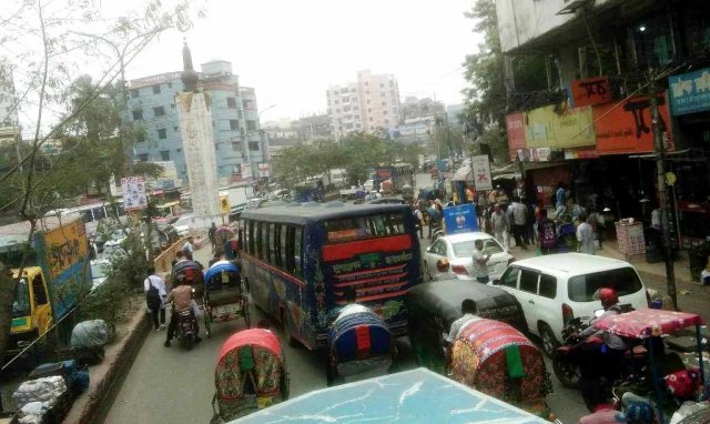 অভিযান চালিয়েও কেন রিকশা ঠেকানো যাচ্ছে না রাজপথে?