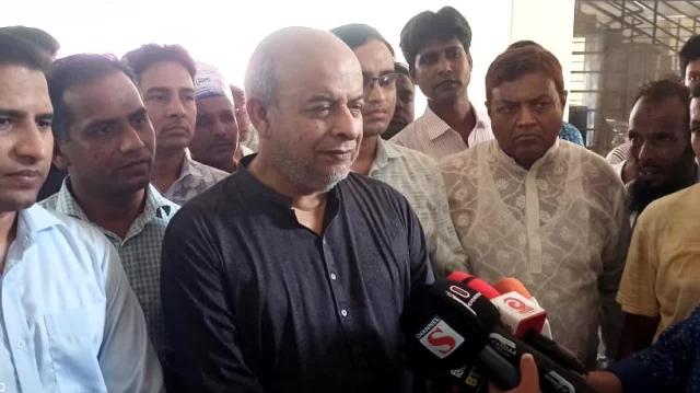 বাসমালিকদের সুবিধা দেওয়ার জন্য কখনো ট্রেন বন্ধ করা হবে না