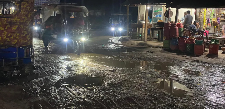 সড়কের বেহাল দশা, দুর্ভোগে আগ্রহ হারাচ্ছেন পর্যটকরা