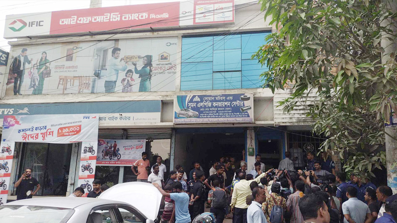ব্যাংকের সিন্দুক কেটে ২৯ লাখ টাকা লুট