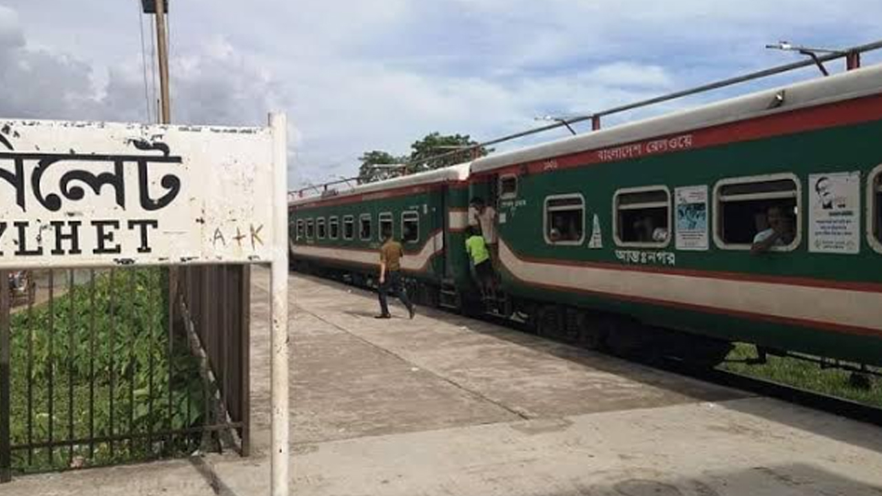 সাড়ে ৮ ঘণ্টা পর সিলেটের সাথে সারাদেশের রেল যোগাযোগ স্বাভাবিক