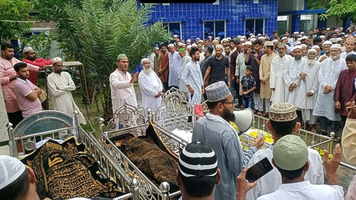 পাবনায় প্রাইভেট কার দুর্ঘটনায় নিহত ৫ বন্ধুর ৪ জনকে একই কবরস্থানে দাফন