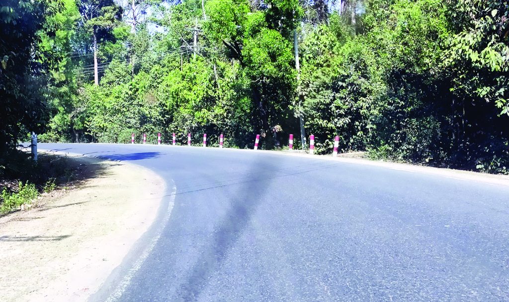 চট্টগ্রাম-কক্সবাজার সড়কে যান চলাচল বন্ধ, পুলিশের টিয়ার শেল-রাবার বুলেট নিক্ষেপ