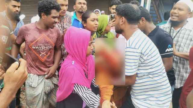 শ্রীপুরে বার্ষিক ছুটির টাকার দাবিতে শ্রমিকদের সড়ক অবরোধ, পুলিশের বাধা, রাবার বুলেট নিক্ষেপ