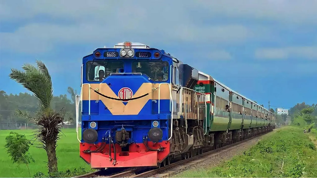 বৃহস্পতিবার থেকে সীমিত পরিসরে চলবে যাত্রীবাহী ট্রেন