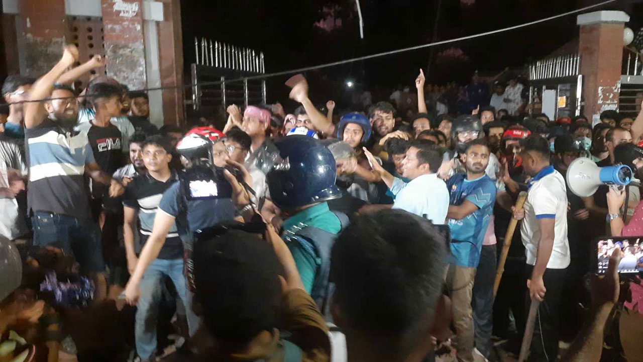 কোটা আন্দোলনকারীদের হটাতে অ্যাকশনে পুলিশ