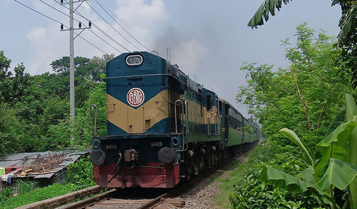 ৭ ঘণ্টা পর ঢাকা-রাজশাহী ট্রেন চলাচল স্বাভাবিক