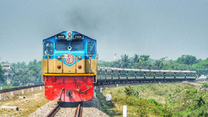 আজ থেকে সীমিত পরিসরে চলছে যেসব ট্রেন