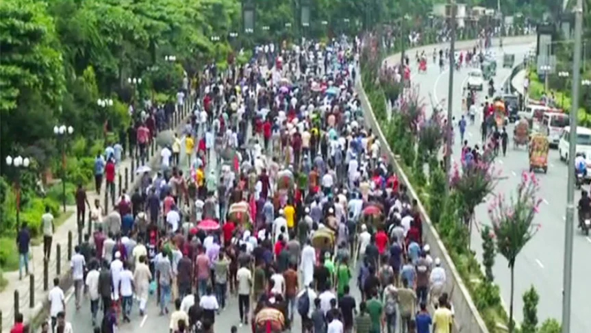 ঢাকা অভিমুখে ছাত্র-জনতার স্রোত