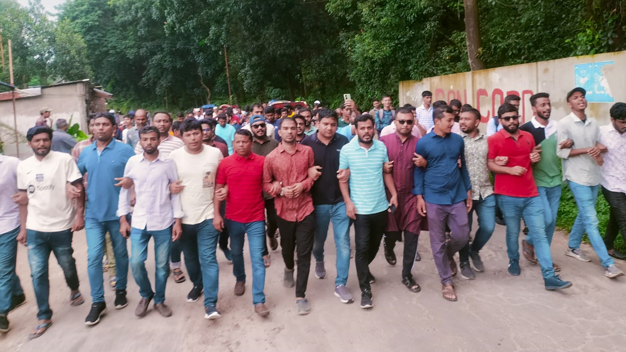 শেখ হাসিনার পতন, চবি ক্যাম্পাসে ছাত্রদলের আনন্দ মিছিল