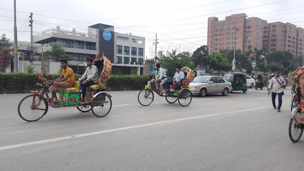 অসহযোগ আন্দোলনের প্রভাবে গণপরিবহন শূন্য সড়ক