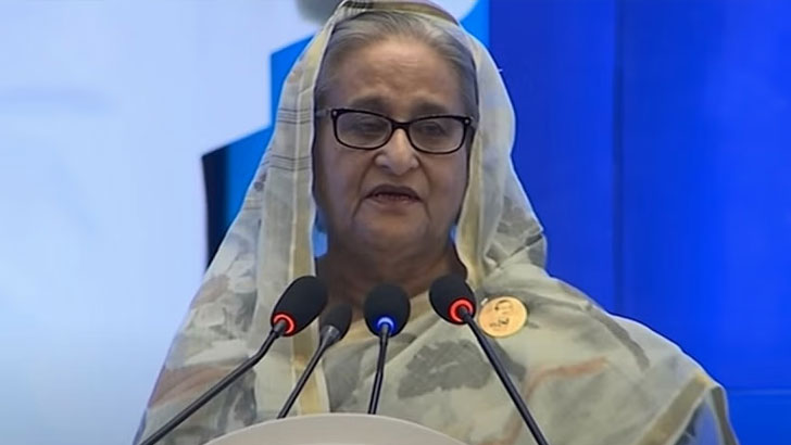 সিটি করপোরেশনের আধুনিক গাড়িগুলোও পুড়িয়েছে