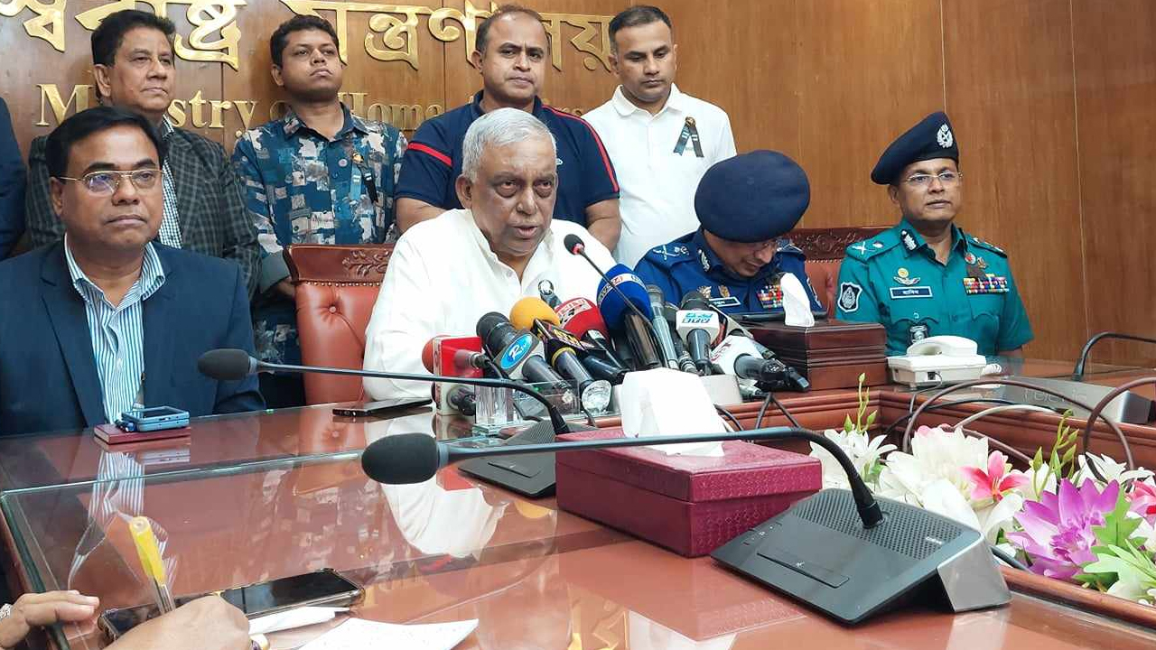 ঢাকা-গাজীপুর-নরসিংদীতে কারফিউ অব্যহত থাকবে: স্বরাষ্ট্রমন্ত্রী