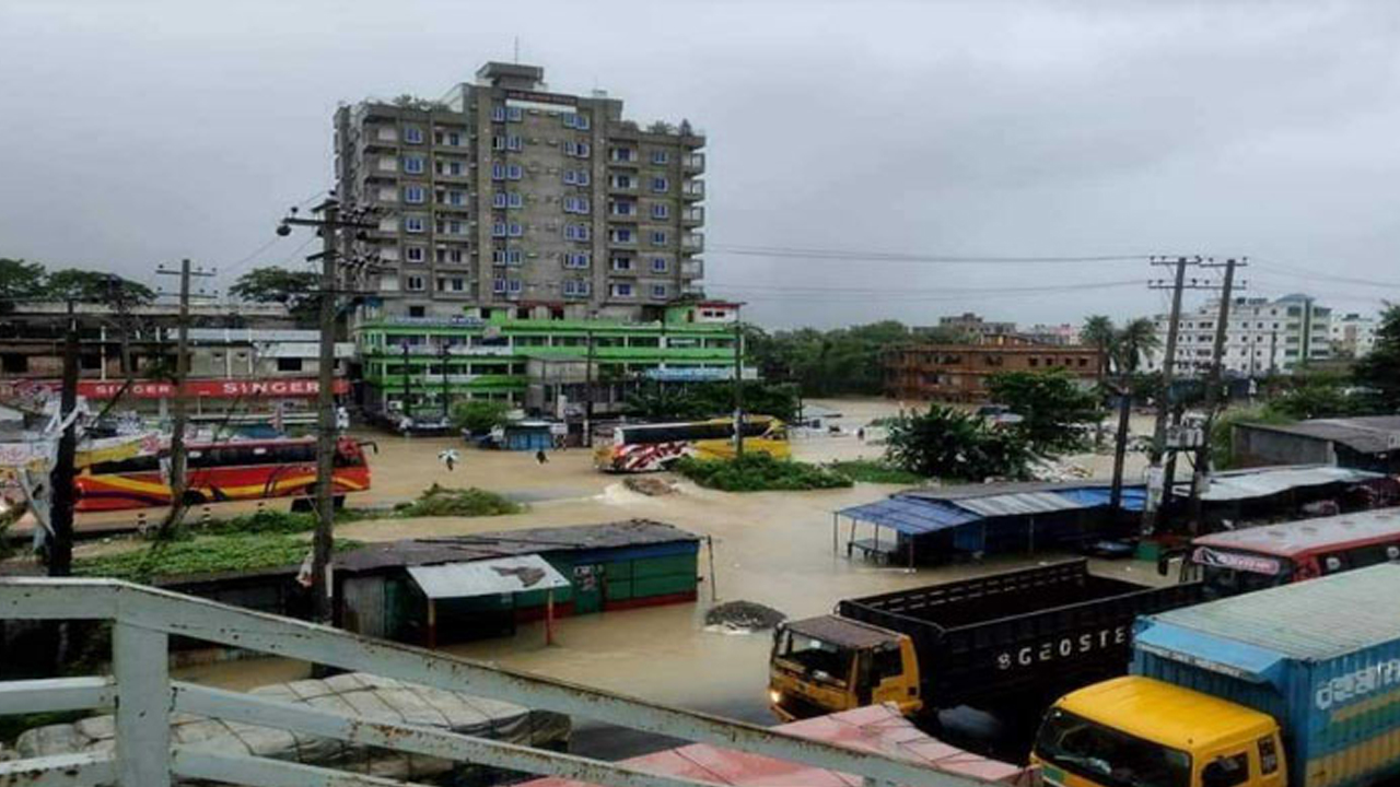 তলিয়ে গেছে ঢাকা-চট্টগ্রাম মহাসড়ক
