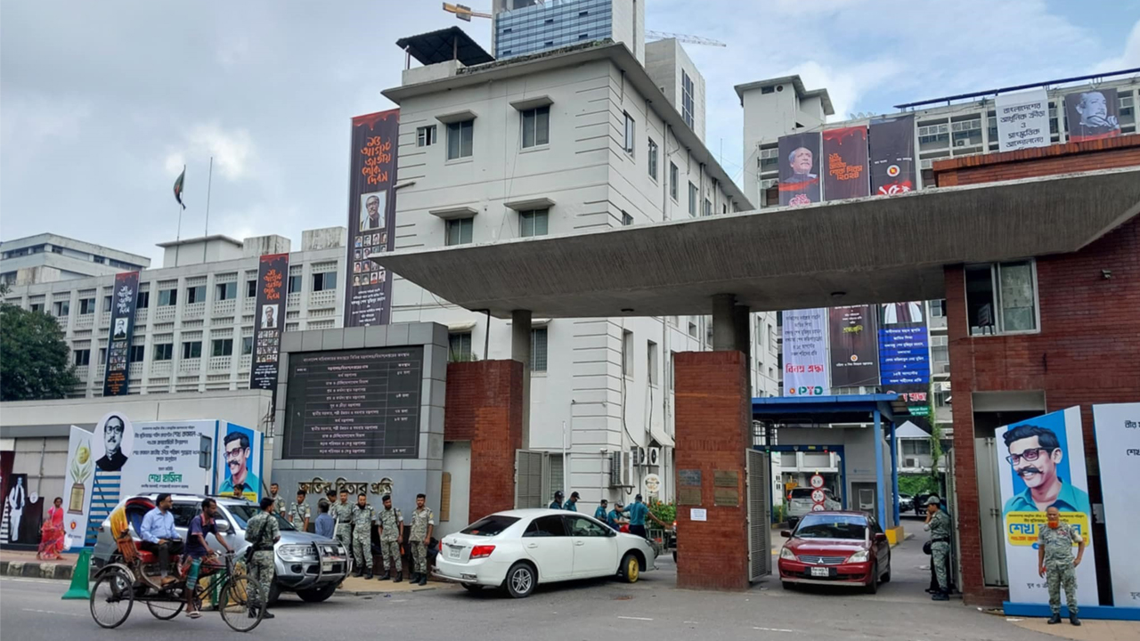 অসহযোগ আন্দোলনের প্রভাবে সচিবালয়ে কমেছে গাড়ি