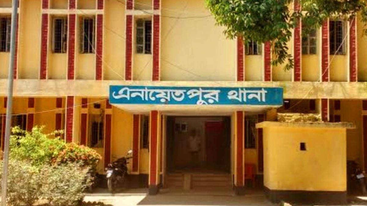 সিরাজগঞ্জের এনায়েতপুর থানায় ঢুকে ১৩ পুলিশ সদস্যকে হত্যা